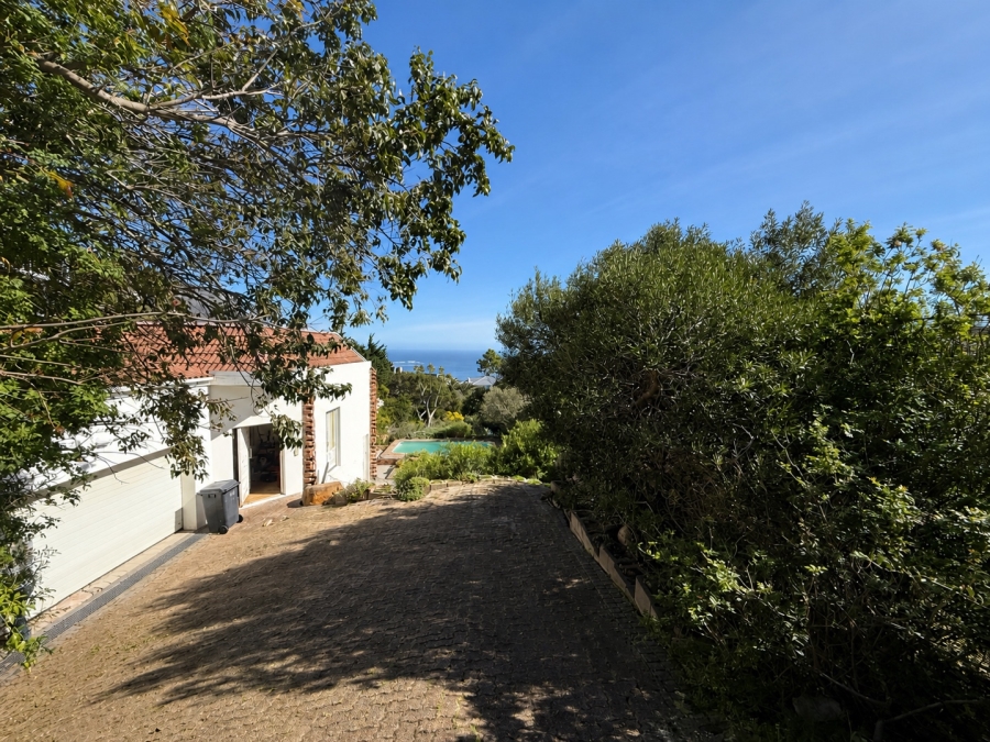 2 Bedroom Property for Sale in Camps Bay Western Cape